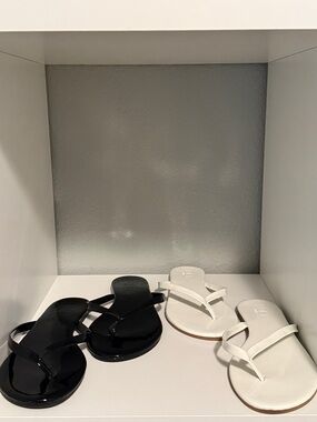 LOFT Outlet Flip Flops Black & White Size 7